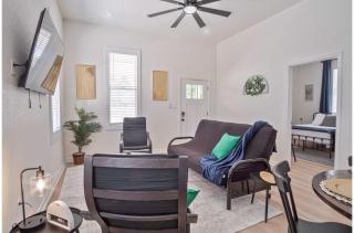 Walk to Riverwalk 3BR2BA Gem Near Fun Downtown - San Antonio - 6
