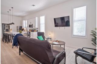 Walk to Riverwalk 3BR2BA Gem Near Fun Downtown - San Antonio - 5