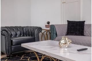 Stylish Stay with Unforgettable Downtown Views - San Antonio - 2