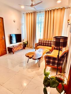 HomeyStays 3BHK apartment with Lakeside walk - 0
