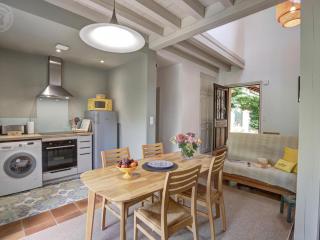 Maison cosy avec terrasse, jardin fleuri, et tout confort à Saint-Galmier - FR-1-496-292 - 2