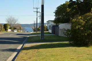Happiness is Huia a block from the lake - 1