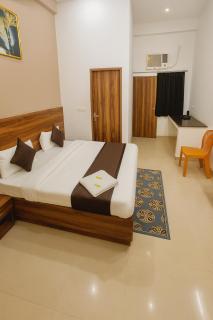 Hotel Shree Krishna-shiv - Best Selling Family Hotel - Near Chaar Dhaam - In house Parking - Vrindāvan - 0