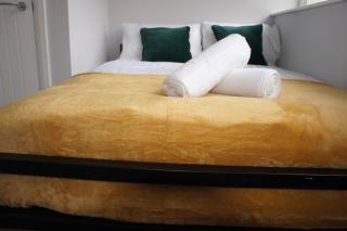 Melbourne House Apartment Near Train Station! - Accrington - 1
