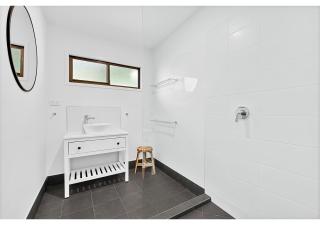 Charming Lakeside Retreat - Cootharaba - 3