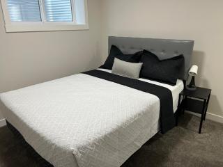 Little Heaven 2BR southwest Calgary - 9