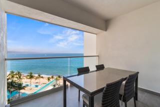 Luxurious oceanfront condo - 2