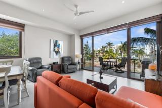 Marina view and 3 min from beach - 9