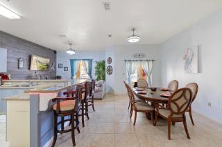 cozy & spacious condo 10min walk to beach - 6