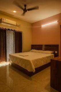 Happy Holiday Inn - 3