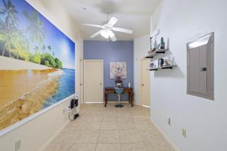 cozy & spacious condo 10min walk to beach - 4