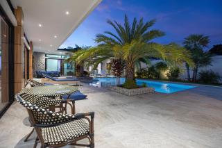 Pattana Sun Villa - Modern 4 Bedrooms Villa with Pool - 9