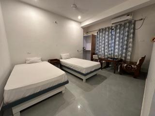 Hotel Nalanda Guest House - 4