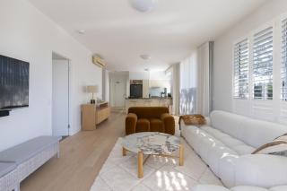 Bulimba Bliss Elegant, Airy & Scenic Getaway - 5