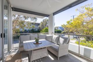 Bulimba Bliss Elegant, Airy & Scenic Getaway - 9