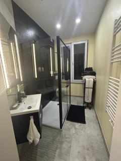 Chambre New York à Liège Moderne avec salle de bain privée spacieuse, check in autonome, 2eme etage - 7