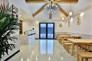 Shanghai Lanfeng Intelligent Light - Shanghai Disney Branch,Provide airport pickup service at PuD'ong Airport andDisneyland shuttle service - 3