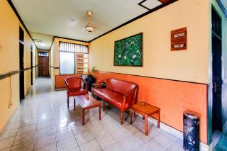 RedDoorz Syariah near Pasar Pagi Samarinda - Samarinda - 1