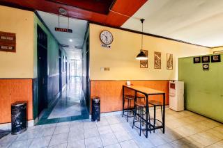 RedDoorz Syariah near Pasar Pagi Samarinda - Samarinda - 7