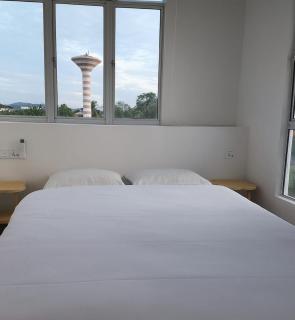 Luna Suites Deluxe Queen Room - 9