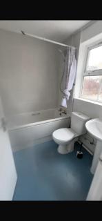 Rayleigh 1 Bedroom Apartment with Parking - 3