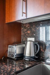 Cozy 1 BR & Den Condo in North York Free Parking - 3
