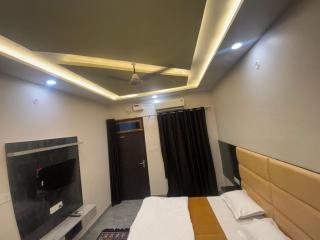 Hotel Sai Palace - - 0