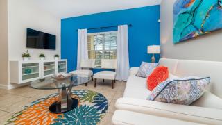 Private 4 Bed 3 Bath Townhome - Cozy family vacation home sleeps up to 10 guests - 4