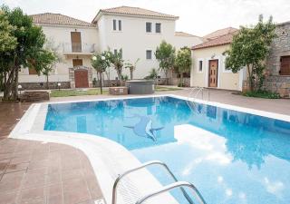 Erietta Studios & Apartments by Kika Residences - 9