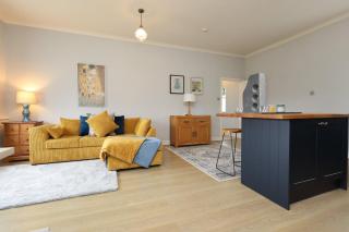 Perfect Bridgend Stay: Comfort & Space! - 9