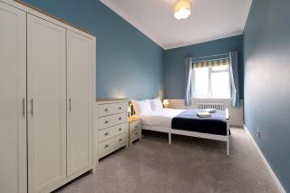 Perfect Bridgend Stay: Comfort & Space! - 4