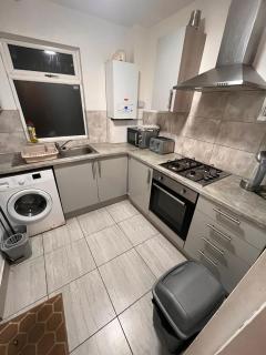 Contractor home close to centre and motorway links - 1