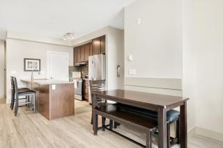 Lakefront Lux 2BR Unit - 9
