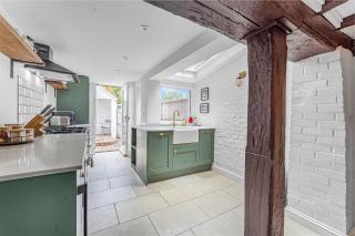 Dolphin Cottage - 2