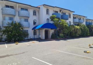 Oceanic Escape Top Floor 2 mins from beach - 5