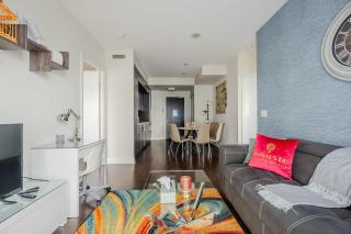 Modern 2Bd 2Ba Skyscraper Free parking - 1