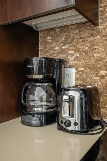 Modern 2Bd 2Ba Skyscraper Free parking - 4