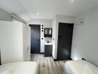 Comfy 5-Bedroom House in Reading - Shinfield - 8