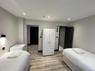 Comfy 5-Bedroom House in Reading - Shinfield - 4