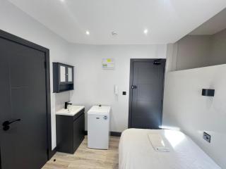 Comfy 5-Bedroom House in Reading - Shinfield - 1