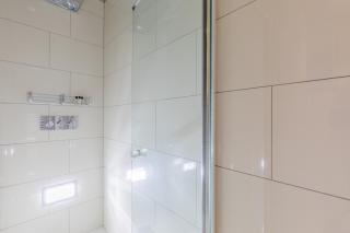 Refined 3BD Garden Retreat in the Heart of London - 8