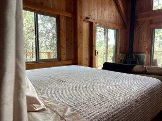 Incredible Timber Tree House with Wood-Fired Hot Tub Nestled in the Trees for a Unique Romantic Getaway in Moscow, Idaho - Moscow - 9