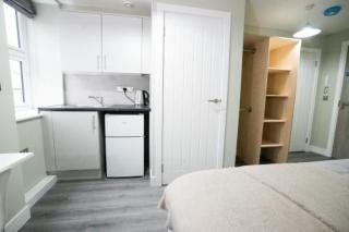 Single Bed Studio - Own Bathroom & Kitchenettee - 3