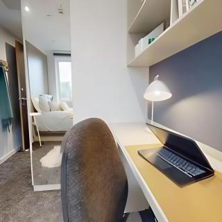 Student Only Silver Ensuite IQ Vega - 6