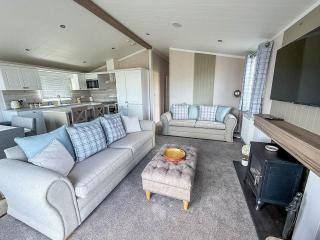 Stunning 6 Berth Lodge With Wi-Fi At Broadland Sands In Suffolk Ref 20136Bs - 1