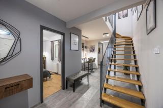 Exclusive Duplex Residence with Balcony on Elisabeth St' - 4