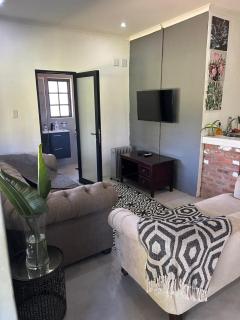 Aloe Gardens Bnb - Hilton - 3