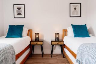 Sawley Cottage Above Rubies Canal, Cafes, Bars! - 7