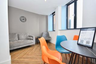 Lovely 3BED Flat in Central Manchester w Security - 0