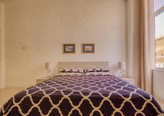 Spacious 3 Bedroom Stay in Historic Valletta - 4